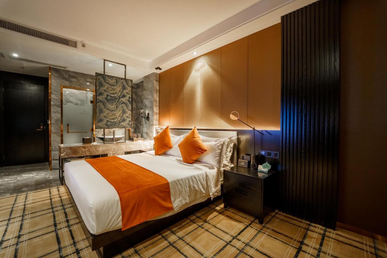 Ocean Hotel Phnom Penh Exteriör bild