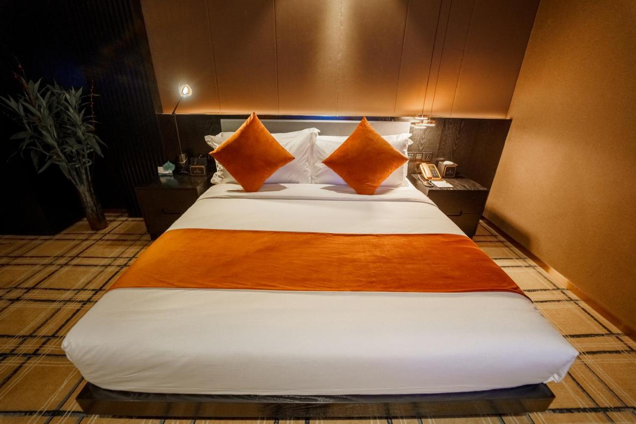 Ocean Hotel Phnom Penh Exteriör bild
