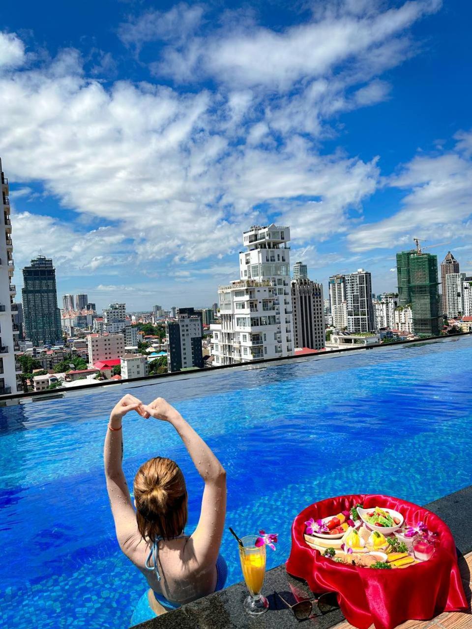 Ocean Hotel Phnom Penh Exteriör bild
