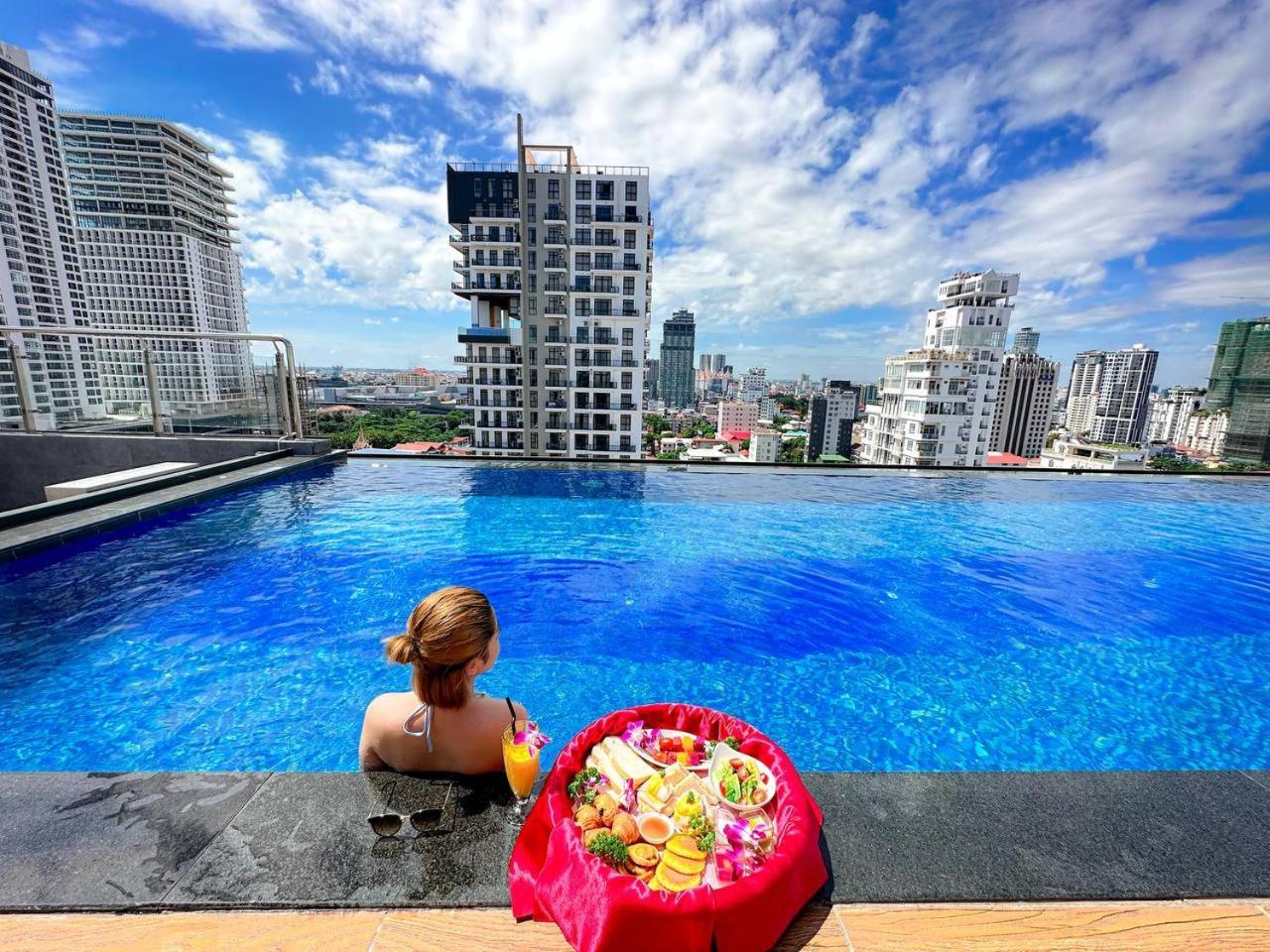 Ocean Hotel Phnom Penh Exteriör bild